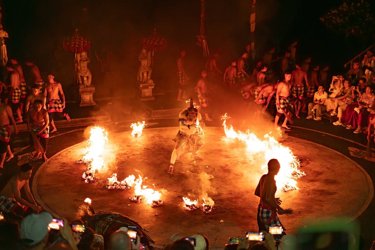 Private Uluwatu Temple Sunset Tour with Kecak Fire Dance &amp; Jimbaran Bay Dinner